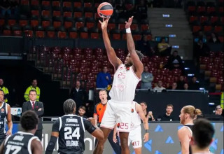 אוטורו קלע את כל שמונה הנקודות הראשונות של הפועל (צילום: אתר רשמי, הפועל "IBI" תל אביב)