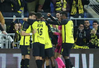 שחקני בית"ר ירושלים חוגגים (צילום: דני מרון)