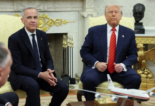 דונלד טראמפ וראש ממשלת קנדה מארק קרני בבית הלבן (צילום: רויטרס)