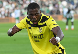 הרי טבארש שחקן מכבי נתניה חוגג שער (צילום: ברני ארדוב)