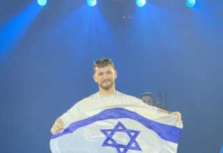 בר קופרשטיין בהופעת התקווה 6 בהאנגר 11 (צילום: @RUBINA)