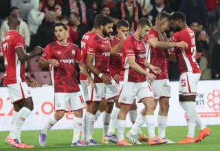 שחקני הפועל באר שבע (צילום: דני מרון)