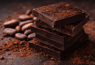 שוקולד מריר עם קקאו טחון (צילום: AI)