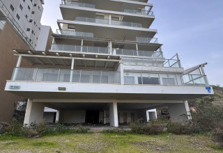 "מגדל פיזה" בטבריה (צילום: ליטל נחמני)