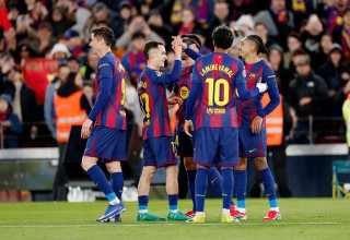 שחקני ברצלונה חוגגים (צילום: Gettyimages)