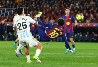 ביצוע יפהפה של לאמין ימאל בחצי מספרת (צילום: רויטרס)