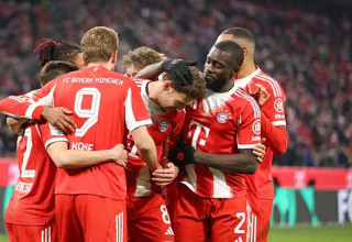 שחקני באיירן מינכן חוגגים (צילום: GettyImages)