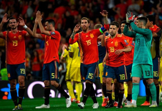 שחקני נבחרת ספרד (צילום: PIERRE-PHILIPPE MARCOU)