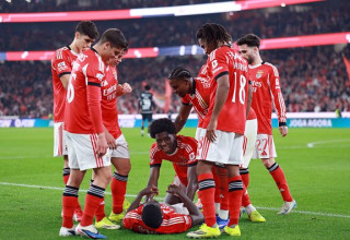 שחקני בנפיקה חוגגים (צילום: Getty images)