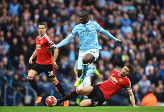 יאיא טורה מול מנצ'סטר יונייטד (צילום: Laurence Griffiths)