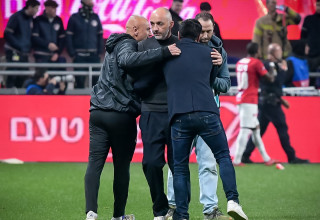 ז'ארקו לאזטיץ' עם אליניב ברדה (צילום: אריאל שלום)