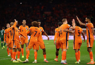שחקני נבחרת הולנד חוגגים (צילום: GettyImages)