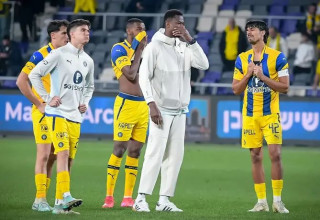 הלם מוחלט. שחקני מכבי תל אביב (צילום: אריאל שלום)