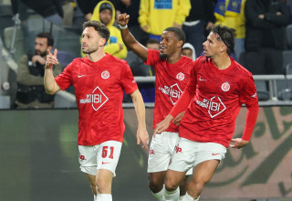 צ'יקו חוגג עם אלטמן (צילום: אודי ציטיאט)