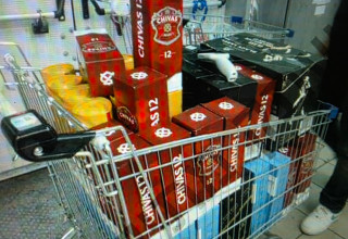 שודד השיבאס, גניבה מהסופר (צילום: דוברות המשטרה)