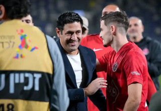 להיות שם כשזה קורה. אליניב ברדה עם דורון ליידנר (צילום: אריאל שלום)