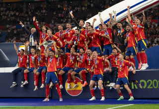 נבחרת ספרד חוגגת את הזכייה ביורו 2024 (צילום: Visionhaus)