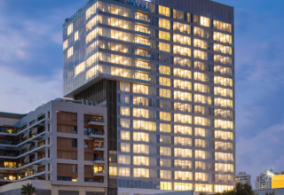 הבניין של חברת "טבע" (צילום: איל תגר)