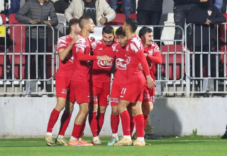 שחקני בני סכנין חוגגים (צילום: קובי אליהו)