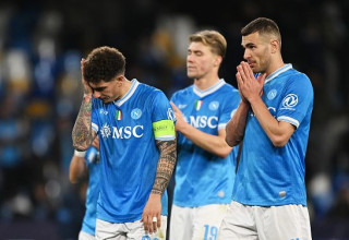 שחקני נאפולי מאוכזים (צילום: Francesco Pecoraro)