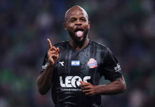 ג'בון איסט שחקן הפועל חיפה חוגג שלושער (צילום: מאור אלקסלסי)