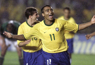 בן 60. רומאריו במדי נבחרת ברזיל (צילום: VANDERLEI ALMEIDA/AFP via Getty Images)