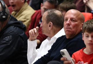 רון חולדאי ראש עיריית תל אביב במשחק של הפועל תל אביב כדורסל (צילום: דני מרון)