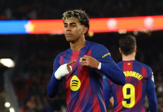 לאמין ימאל שחקן ברצלונה חוגג שער (צילום: רויטרס)