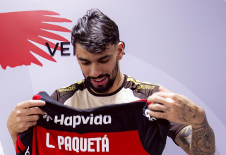 לוקאס פאקטה מוצג בפלמנגו (צילום: עמוד ה-X הרשמי של פלמנגו)