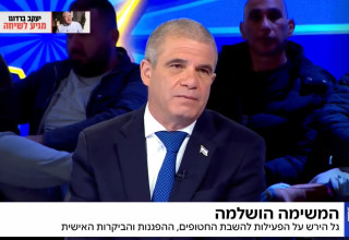 גל הירש בתוכנית "הפטריוטים" של ערוץ 14 בהנחיית ינון מגל (צילום: צילום מסך ערוץ 14)