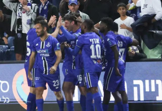 עם הפנים למעלה. פתח תקוה (צילום: דני מרון)