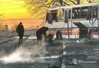 האוטובוס האוקראיני שהותקף על ידי כטב"ם רוסי (צילום: משרד הפנים של אוקראינה)
