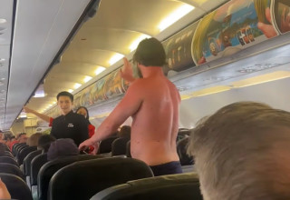 הנוסע שהתפשט (צילום: צילום מסך)