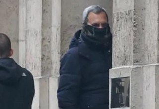 אהוד ברק מחוץ לביתו של ג'פרי אפשטיין (צילום: מתוך פייסבוק)