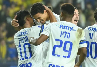 חגיגות השערים על הספסל בלטו מאוד וסימנו על דרך חדשה במכבי תל אביב (צילום: ברני ארדוב)