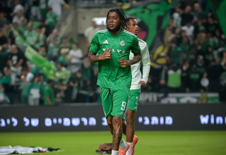 טריבנטה סטיוארט שחקן מכבי חיפה בחימום (צילום: אריאל שלום)