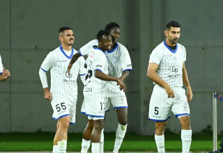 שחקני מכבי יפו חוגגים (צילום: ברני ארדוב)