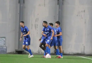 ממשיך לכבוש מעמדת הקשר האחורי. עידו כהן, משמאל (צילום: שלומי גבאי)