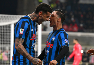 ג'אקומו רספאדורי (מימין) עם ג'אנלוקה סקמאקה שחקני אטאלנטה חוגגים (צילום: GettyImages, Marco Mantovani)