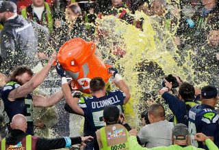 שחקני סיאטל סיהוקס חוגגים את הזכייה בסופרבול (צילום: Thearon W. Henderson)