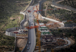 נדל"ן בישראל - מנופים באתרי בנייה (צילום: יונתן זינדל פלאש 90)