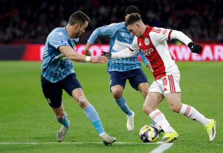 שחקן אייאקס, אוסקר גלוך, במשחק מול פורטונה סיטארד (צילום: אימג'בנק  GettyImages, Soccrates Images)