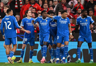 שחקני ריאל מדריד חוגגים עם ויניסיוס (צילום: אימג'בנק  GettyImages, Octavio Passos - UEFA/UEFA)