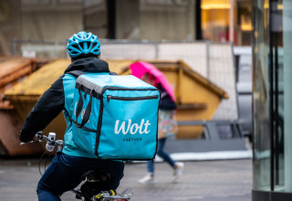 שליח וולט - אילוסטרציה (צילום: שאטרסטוק)