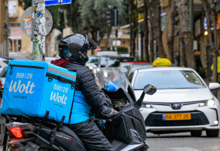 שליח וולט - אילוסטרציה (צילום: נתי שוחט פלאש 90)