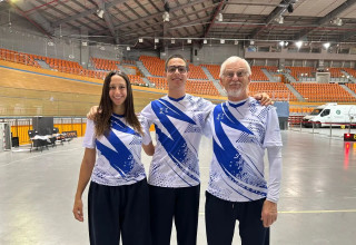 הקשתים רועי דרור, מיכאלה משה עם המאמן הלאומי ריצ'רד פריסטמן (צילום: אתר רשמי, איגוד הקשתות)