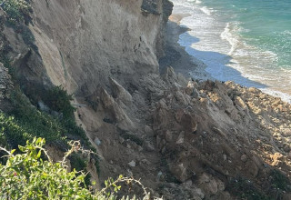 המצוק שקרס בחוף סידני עלי (צילום: אסף ניסנבוים רשות הטבע והגנים)