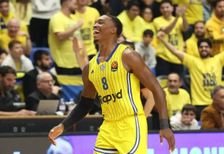 בכושר נהדר. ווקר (צילום: דני מרון)