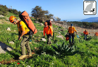 המחלצים בדרכם לחניון בסיום החילוץ (צילום: יחידת החילוץ גולן)