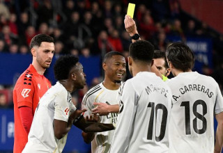 שחקני ריאל מדריד מתלוננים בפני השופט (צילום: GettyImages)